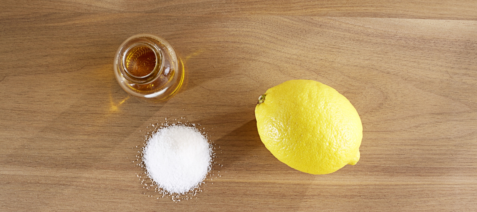 Material Zitronen-Tipp: Zitrone, Salz und Öl